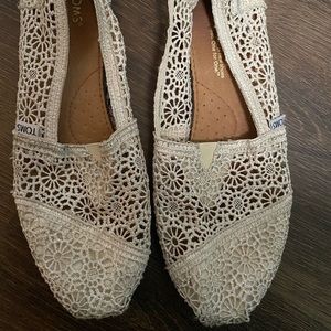 White crotchet Toms